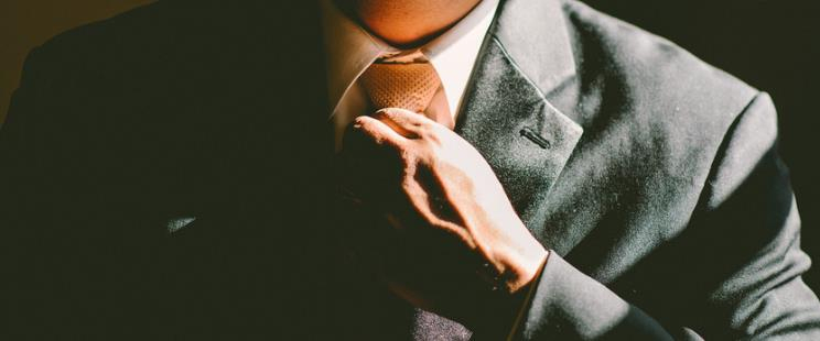 蘇州定制一套西裝多少錢？西裝定制好還是買品牌的好？